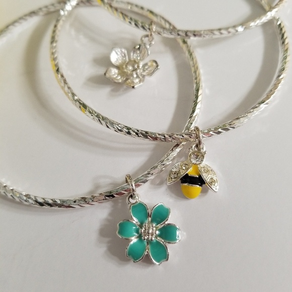 Liz Claiborne Bangle bracelet set. New with Box - Picture 2 of 5